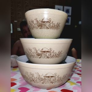 1981 Forest Fancies Pyrex Mixing Bowl Set